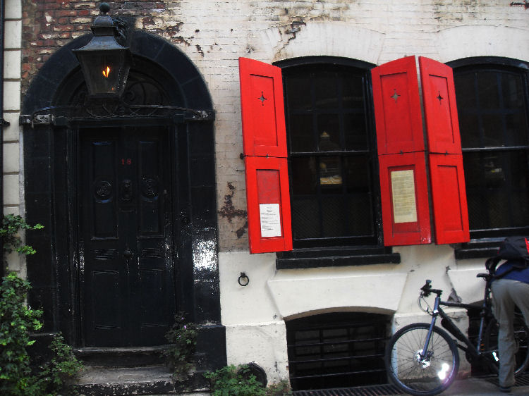 French Huguenots House, 18 Folgate Street