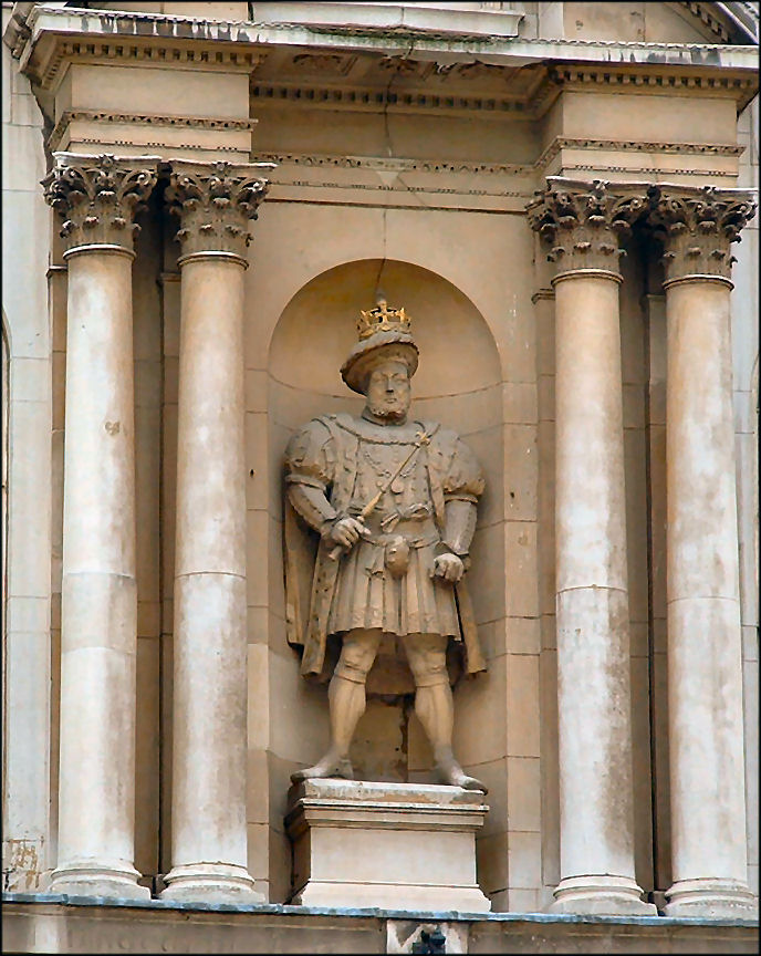 Henry the VIII statue