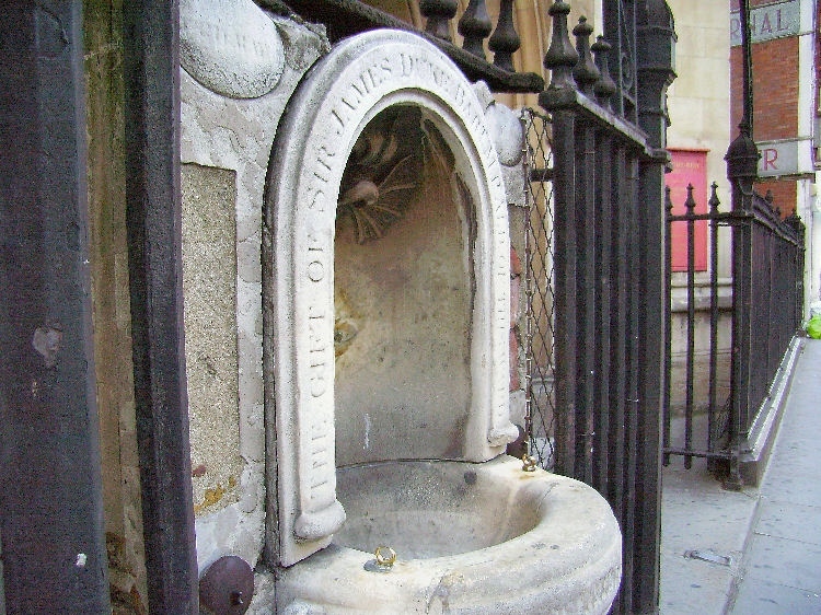 ancient drinking fountain fleet street